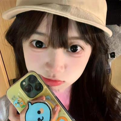 这个下午,伊莎贝尔搭乘游艇抵达了